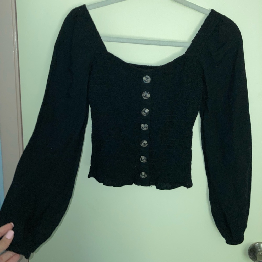 Black balloon sleeve top